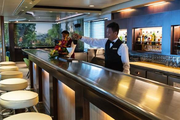 Paul Gauguin Cruises MS Paul Gauguin Piano Bar 2 ©Paul Gauguin Cruises.jpeg